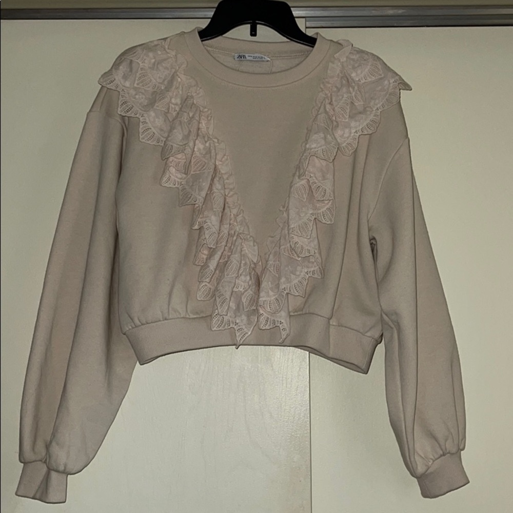 Ruffled sweatshirt